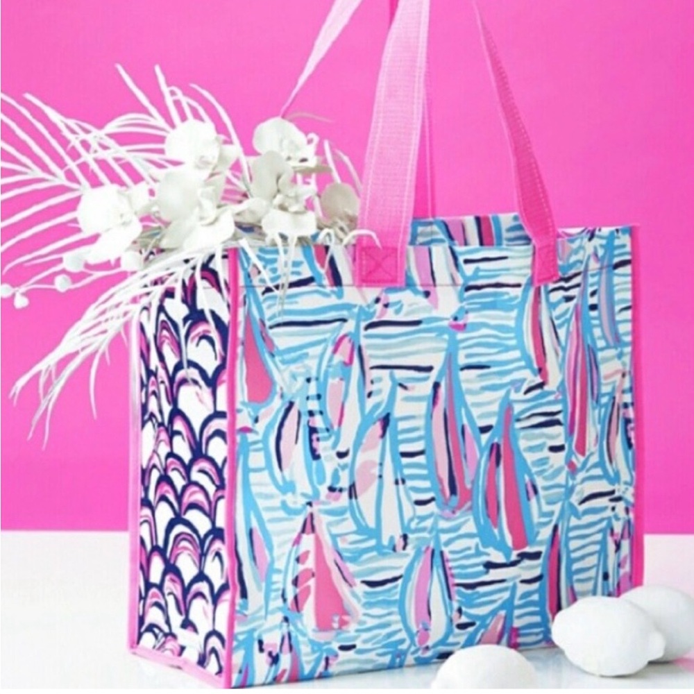 Lilly Pulitzer Market Bag in Red
Right Return